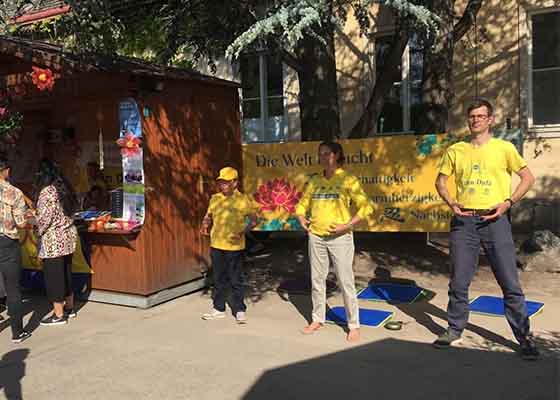 Image for article Autriche : Des pratiquants ont organisé des activités dans différentes villes et sensibilisé le public à la persécution des pratiquants de Falun Gong en Chine