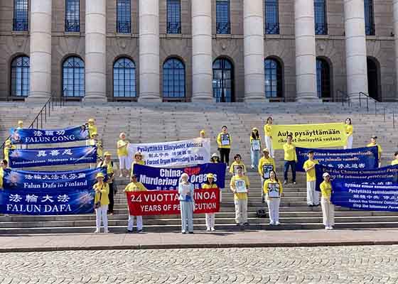Image for article Un rassemblement et un défilé à Helsinki appellent à la fin de la persécution du Falun Gong