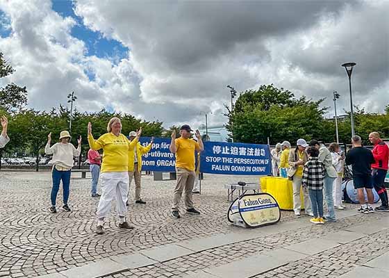 Image for article Suède : Des activités dans trois villes appellent à la fin de la persécution du Falun Gong en Chine