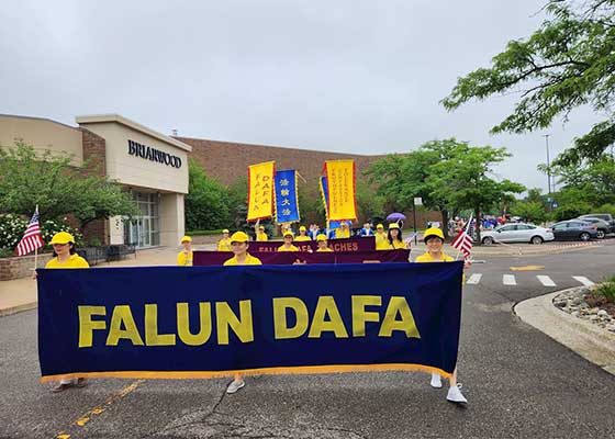 Image for article Michigan, États-Unis : Le Falun Dafa chaleureusement accueilli lors du défilé du 4 juillet à Ann Arbor