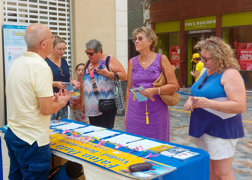 Image for article Carthagène, Espagne : Présentation du Falun Dafa aux habitants et aux touristes