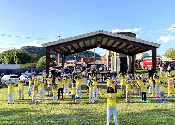 Image for article Comté d’Orange, New York : Le Falun Dafa bien accueilli lors d’un événement communautaire