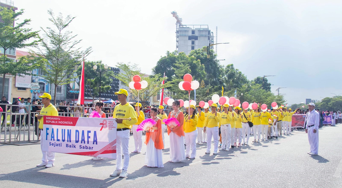 Image for article Batam, Indonésie : Les pratiquants de Falun Dafa participent aux célébrations de la Journée de l’Indépendance