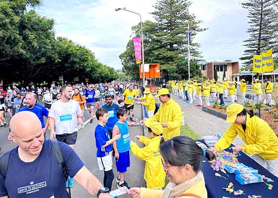 Image for article Sydney, Australie : Présentation du Falun Gong lors du marathon caritatif City2Surf Fun Run
