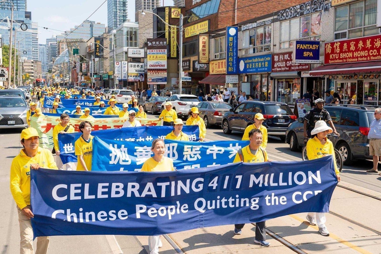 Image for article Toronto, Canada : Un défilé félicite les 417 millions de personnes qui ont démissionné du Parti communiste chinois