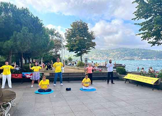 Image for article Istanbul, Turquie : Présentation du Falun Dafa dans le parc Heydar Aliyev