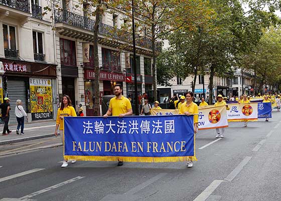 Image for article Les habitants de Paris reconnaissent que le Falun Dafa est bénéfique pour le monde entier