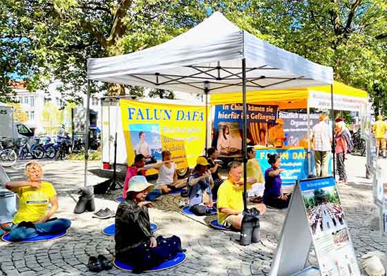 Image for article Munich, Allemagne : La population condamne les prélèvements forcés d’organes lors d’activités dénonçant la persécution du Falun Dafa