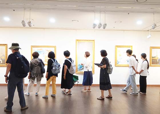 Image for article Corée du Sud : Une exposition d’art apporte la beauté du Falun Dafa à Busan