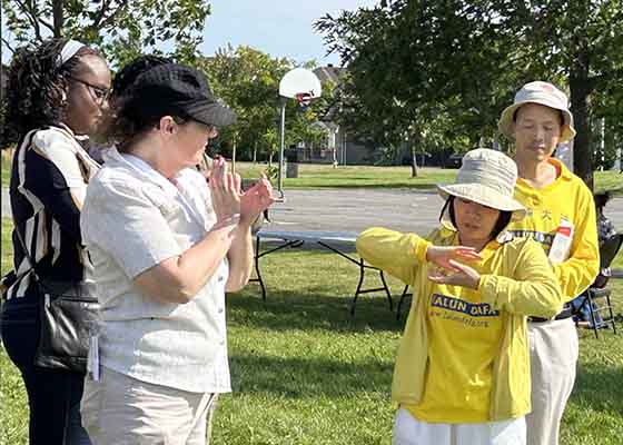 Image for article Ottawa : Présenter le Falun Dafa lors d’un événement communautaire