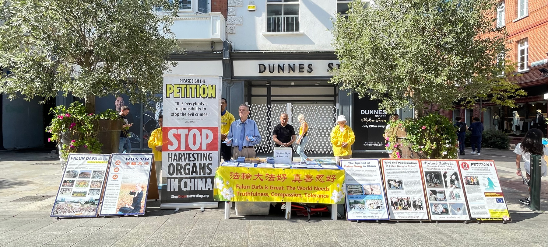 Image for article Un Chinois en Irlande intéressé par le Falun Dafa : « Continuez le bon travail ! »