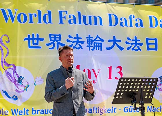 Image for article Berlin, Allemagne : Un membre du Parlement de l’État demande la libération des pratiquants de Falun Gong détenus en Chine