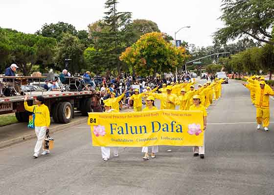 Image for article Newark, Californie : Les spectateurs du défilé font l’éloge du Falun Dafa pour la joie qu’il apporte