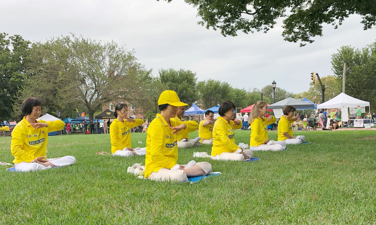 Image for article Présentation du Falun Dafa lors de la Journée de la communauté de Newark à l’université du Delaware
