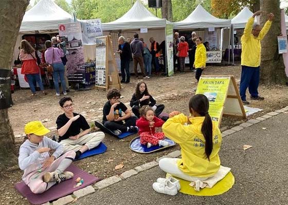 Image for article France : Présentation du Falun Dafa dans les festivals locaux