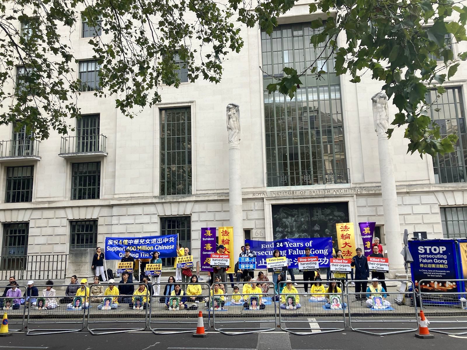 Image for article Royaume-Uni : Une manifestation pacifique devant l’ambassade de Chine à Londres dénonce la persécution du Falun Dafa