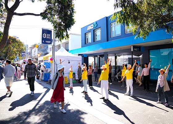 Image for article Melbourne, Australie : Présentation du Falun Dafa lors d’une célébration locale de la Fête de la Lune