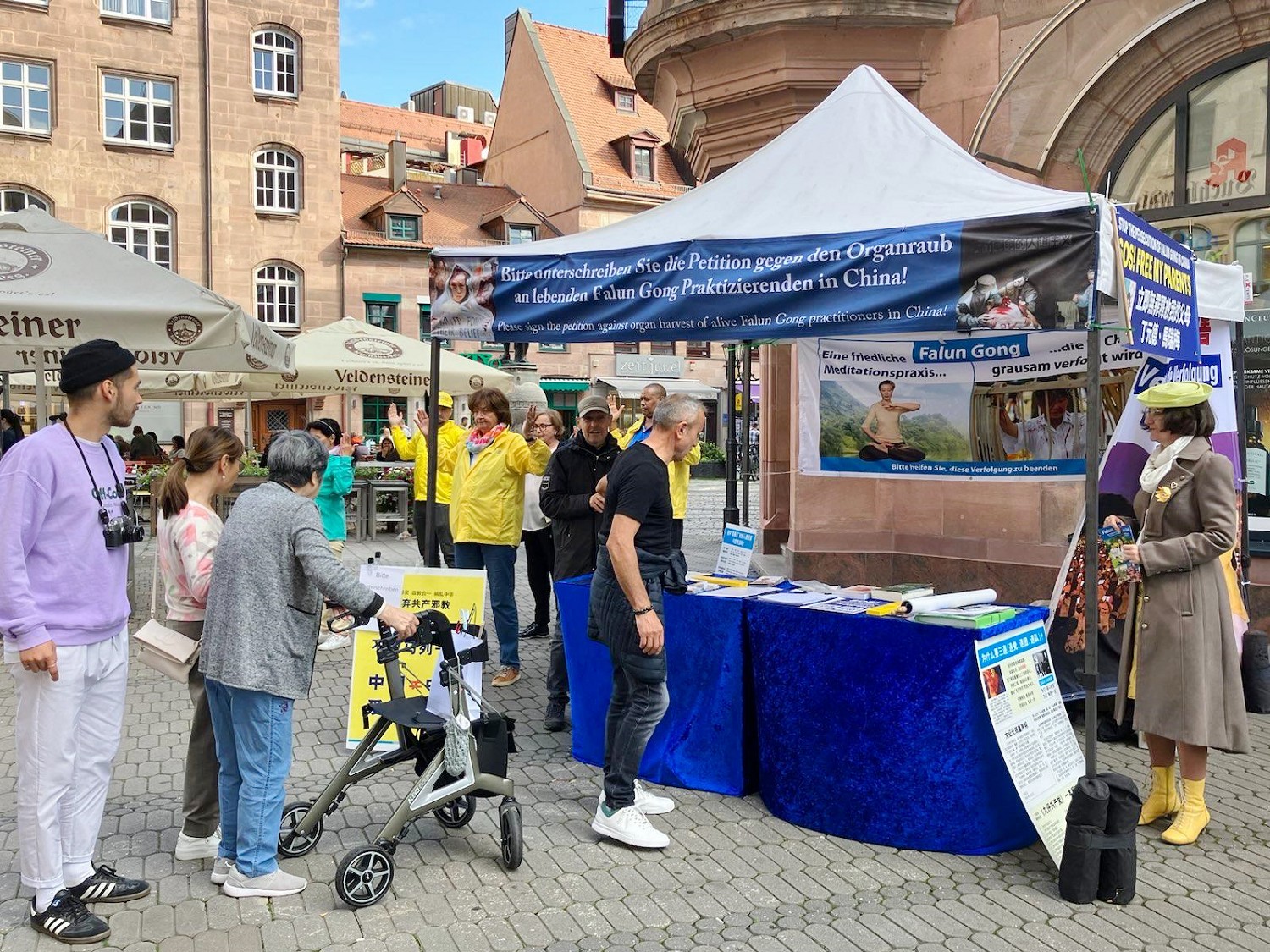 Image for article Allemagne : Les médias et le public soutiennent les efforts d’un pratiquant de Falun Dafa pour secourir sa famille persécutée en Chine