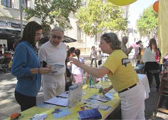 Image for article France : Les habitants d’une petite ville découvrent le Falun Dafa au Salon du Bien-Être et de l’Environnement