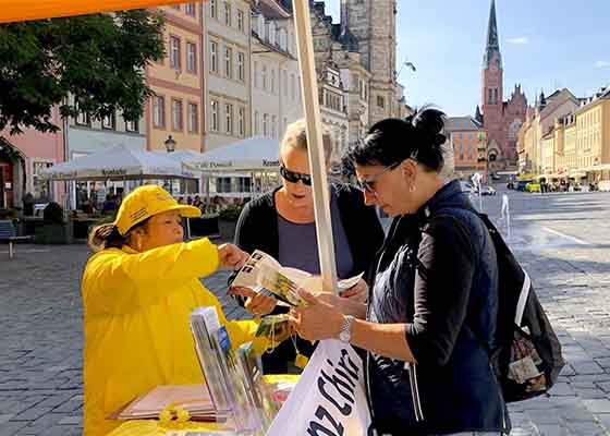 Image for article Les pratiquants de Falun Dafa dénoncent la persécution perpétrée par le régime chinois, dans une ville historique allemande
