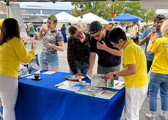 Image for article Missouri, États-Unis : Partager les valeurs du Falun Dafa lors du festival Célébration des nations