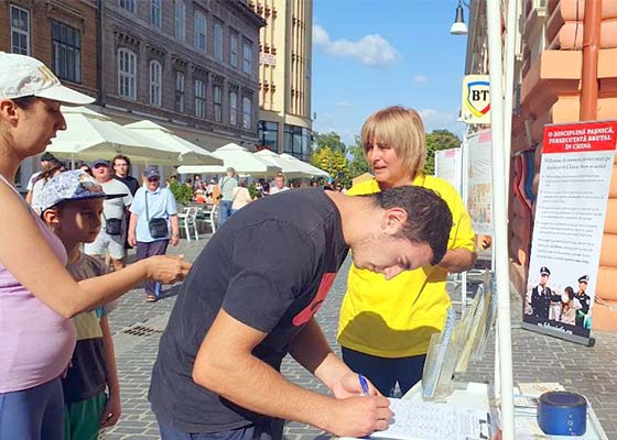 Image for article Brașov, Roumanie : Présentation du Falun Dafa au Festival des villes vertes