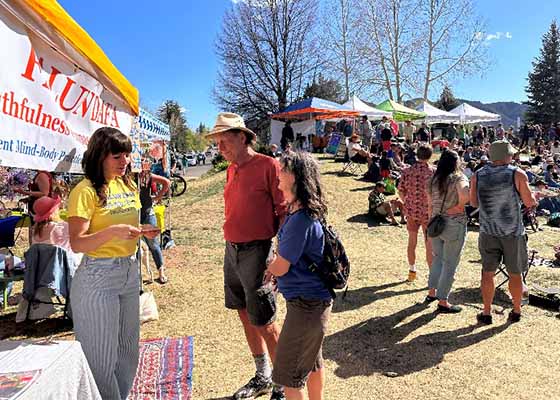 Image for article Colorado : Promouvoir le Falun Dafa lors d’événements communautaires
