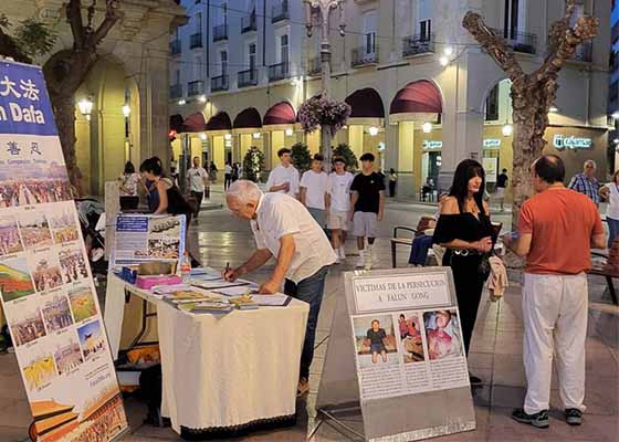 Image for article Huesca, Espagne : Collecte de signatures pour le Falun Gong dans la province historique d'Aragon