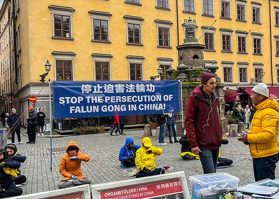 Image for article Suède : Sensibilisation au Falun Dafa lors des évènements d'automne à Stockholm