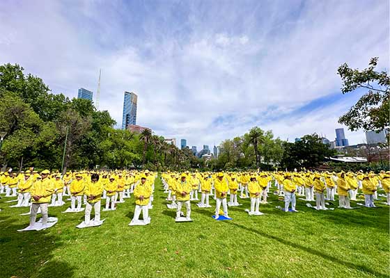 Image for article Australie : Les touristes admirent la persévérance des pratiquants de Falun Dafa