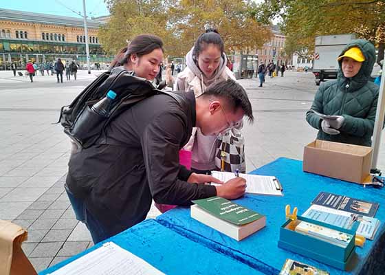 Image for article Hanovre, Allemagne : Les activités attirent l’attention sur le Falun Gong