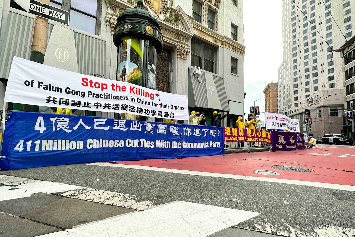 Image for article Au sommet de l’APEC, les pratiquants de Falun Dafa demandent que le PCC soit tenu pour responsable de la persécution qui dure depuis 24 ans