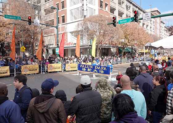 Image for article Maryland, États-Unis : Le Falun Dafa accueilli au défilé de Thanksgiving du comté de Montgomery