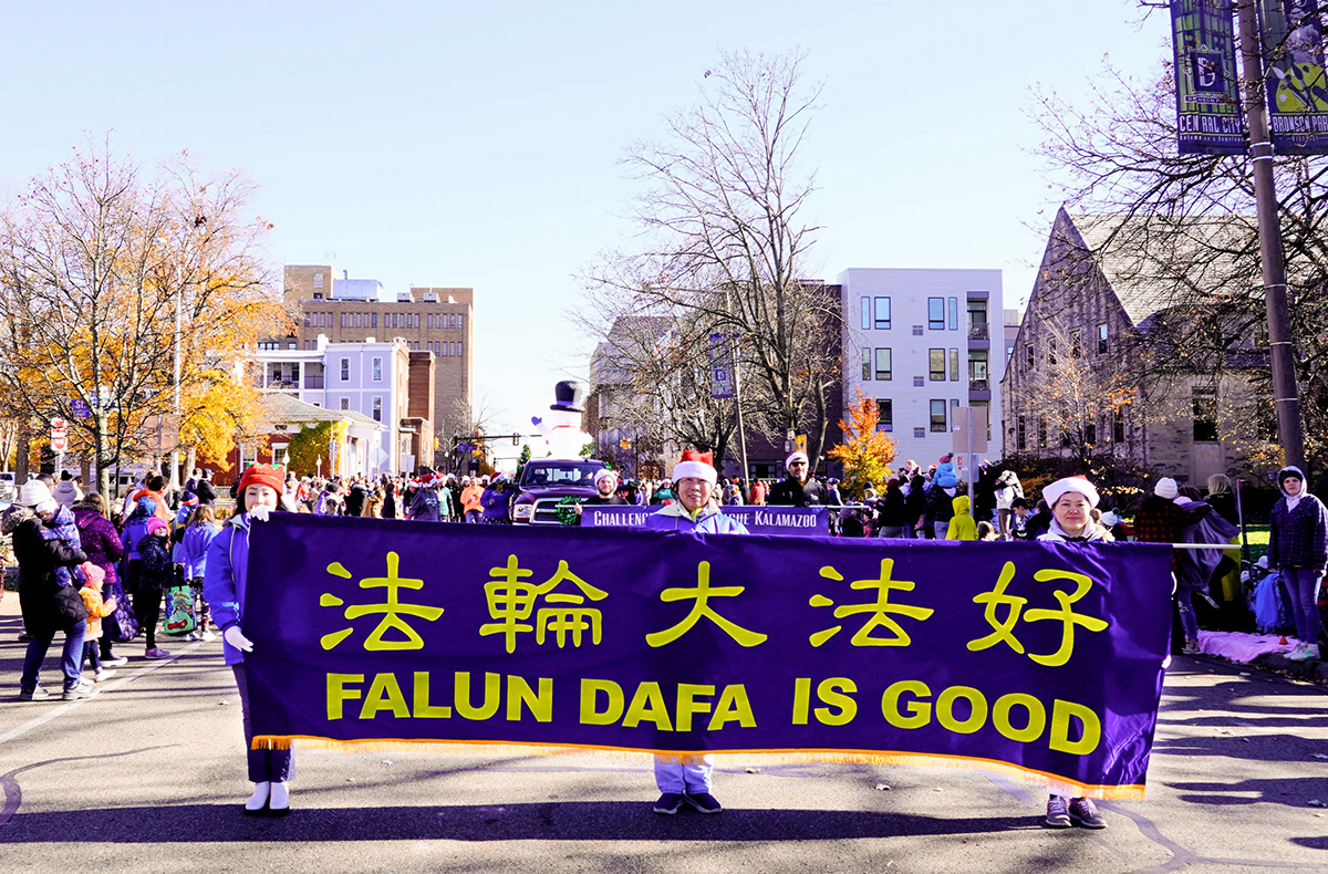 Image for article Michigan, États-Unis : Les pratiquants de Falun Dafa invités à participer au défilé des fêtes de Kalamazoo