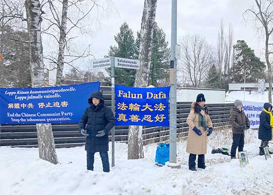 Image for article À l’occasion de la Journée internationale des droits de l’homme, des pratiquants finlandais appellent à mettre fin à la persécution du Falun Gong