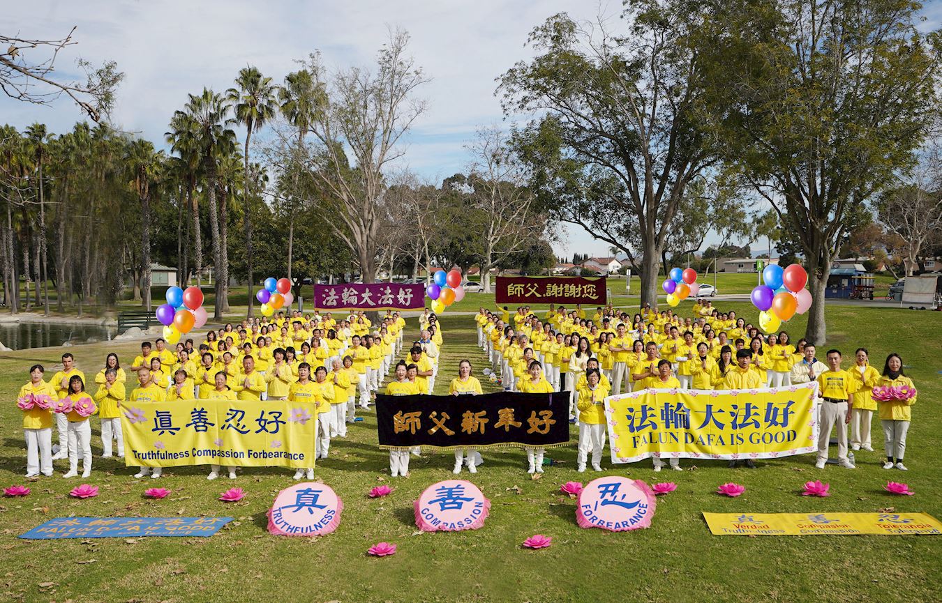 Image for article Los Angeles, Californie : Les pratiquants de Falun Dafa souhaitent une Bonne Année à Maître Li