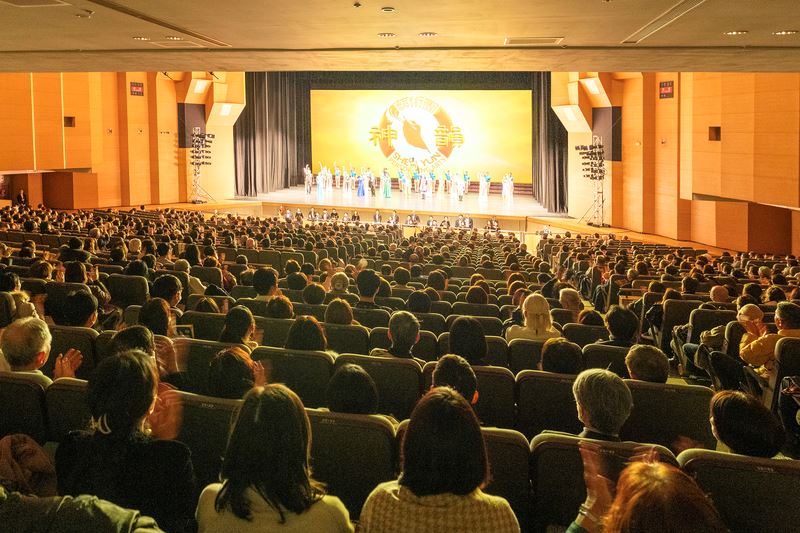 Image for article Shen Yun commence la saison 2024 à Nagoya, Japon : « Une expérience à la fois touchante et inoubliable »