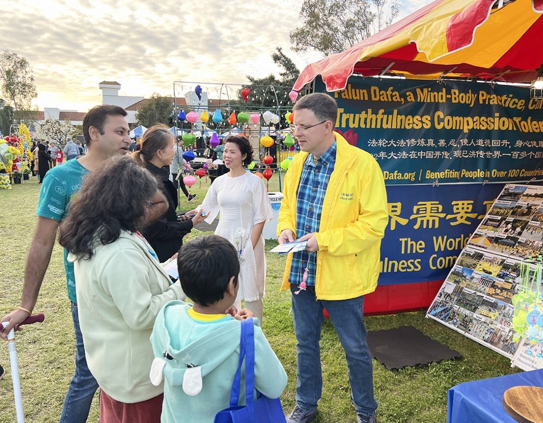 Image for article San Diego, États-Unis : Présentation du Falun Dafa lors de la fête du Nouvel An lunaire vietnamien