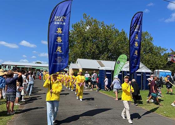 Image for article Auckland, Nouvelle-Zélande : Les valeurs du Falun Dafa sont appréciées lors de l’Exposition agricole de Kumeu