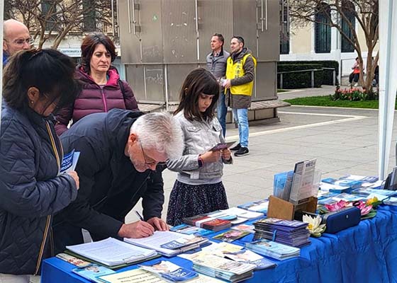 Image for article Italie : Les habitants découvrent le Falun Dafa et la persécution en Chine