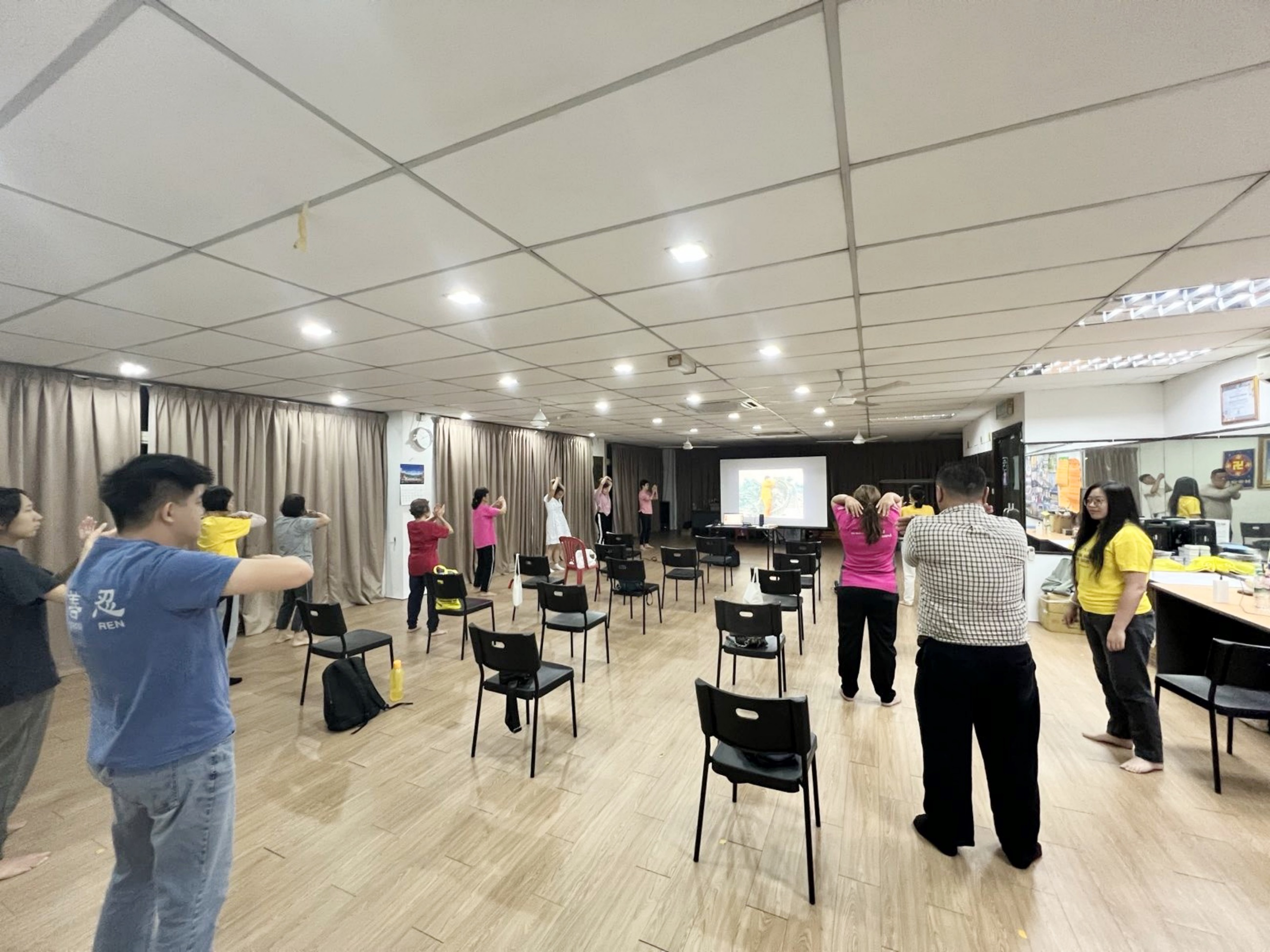 Image for article Kuala Lumpur, Malaisie : De nouveaux pratiquants apprennent le Falun Dafa grâce à une série de conférences de neuf jours