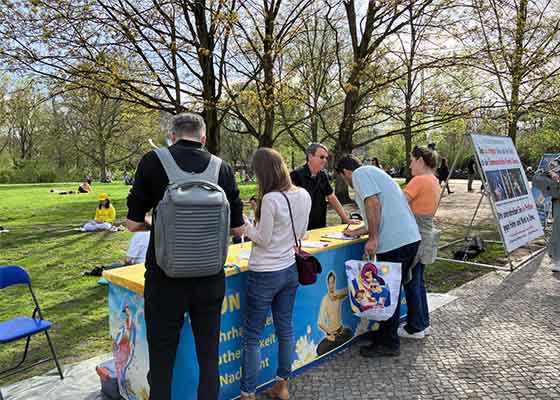Image for article Berlin, Allemagne : La population soutient le Falun Gong et condamne la persécution