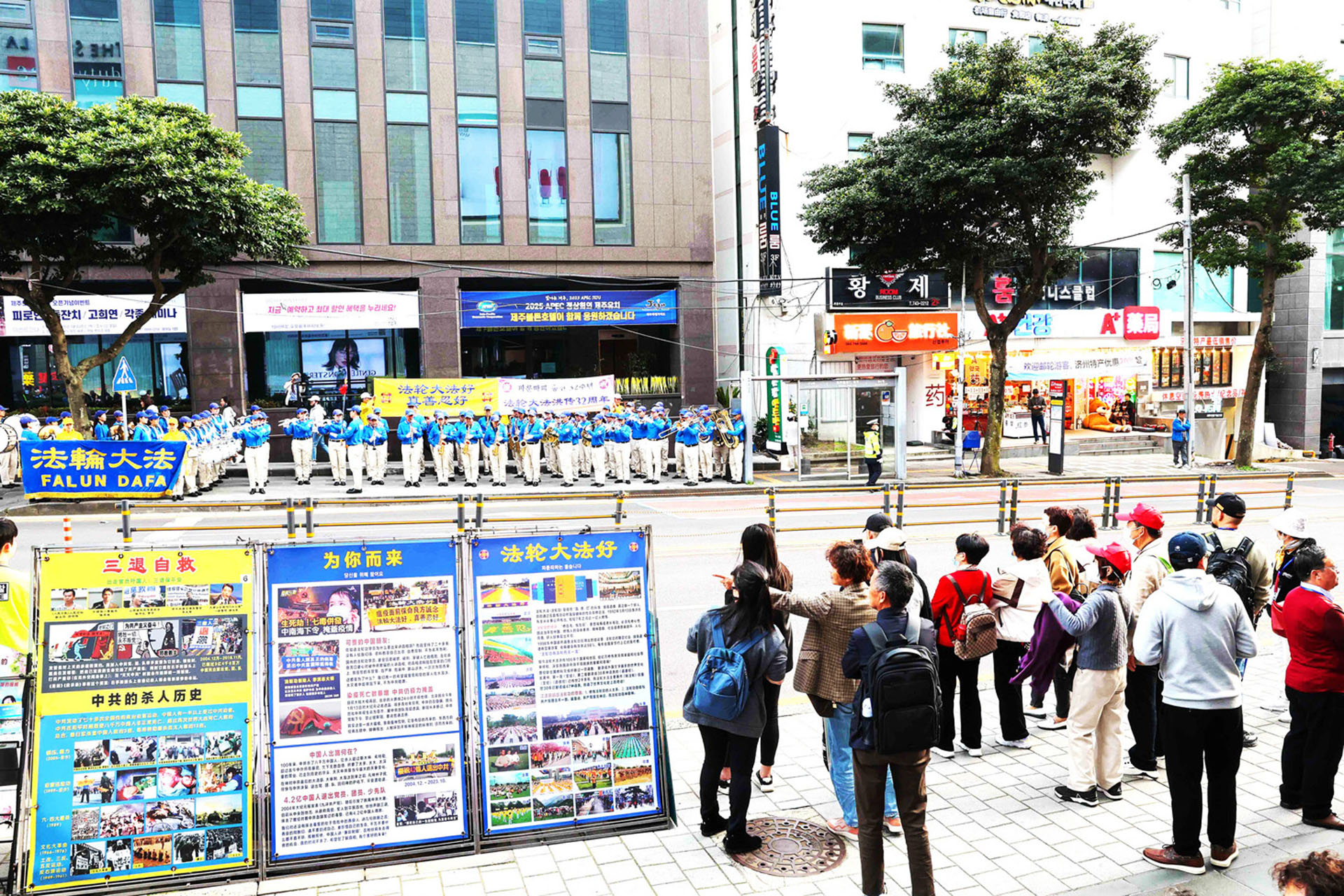 Image for article Île de Jeju, Corée du Sud : Présentation du Falun Dafa aux résidents et aux touristes
