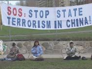 Image for article Les pratiquants du Dafa d'Ottawa ont fait une vigile aux chandelles devant l'Ambassade Chinoise pour commémorer le troisième anniversaire de l'appel du 25 avril (Photos)