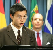 Image for article Ottawa : Les pratiquants de Falun Gong tiennent une conférence de presse et invitent le gouvernement à ne pas permettre à Bo Xilai d'entrer au Canada (Photos)