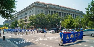 Image for article Washington, D.C. : Les pratiquants de Falun Gong marchent pour mettre fin à la persécution (photos)