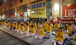 Image for article New York : Les pratiquants de Falun Gong font une veillée aux chandelles devant le consulat chinois (Photos)