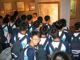 Image for article Taïwan : Des professeurs et des étudiants sont émus par l'exposition d'art Authenticité-Bienveillance-Patience (Photo)