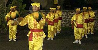 Image for article Bali, Indonésie : L'équipe de tambours de taille joue à l'Exposition d'art de Gianyar (Photos)