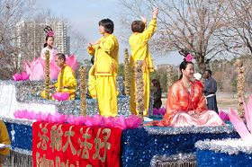 Image for article Des pratiquants de Falun Dafa participent au défilé de la Journée de Martin Luther King à Houston (Photo)